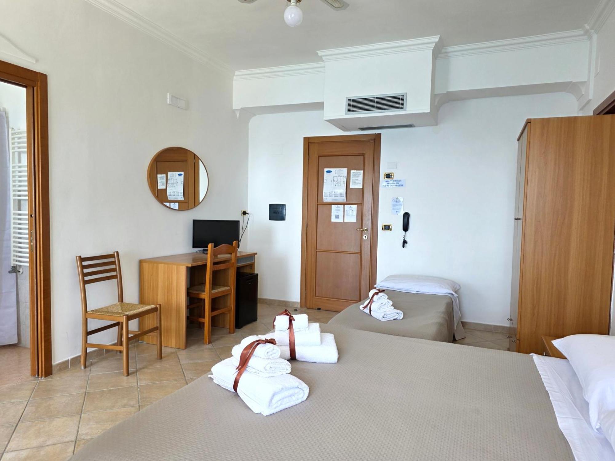 ヴィーコ・エクエンセ Oasi Relais Bed & Breakfast エクステリア 写真