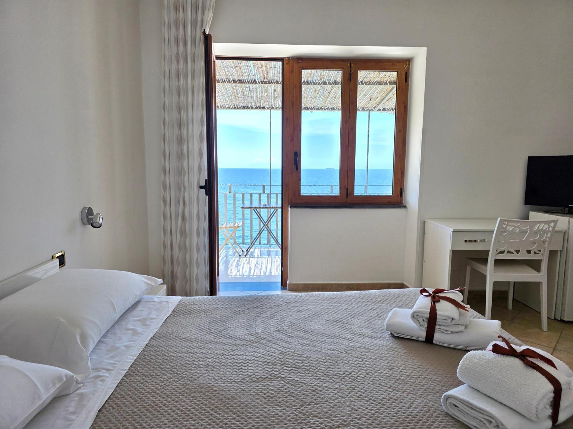 ヴィーコ・エクエンセ Oasi Relais Bed & Breakfast エクステリア 写真