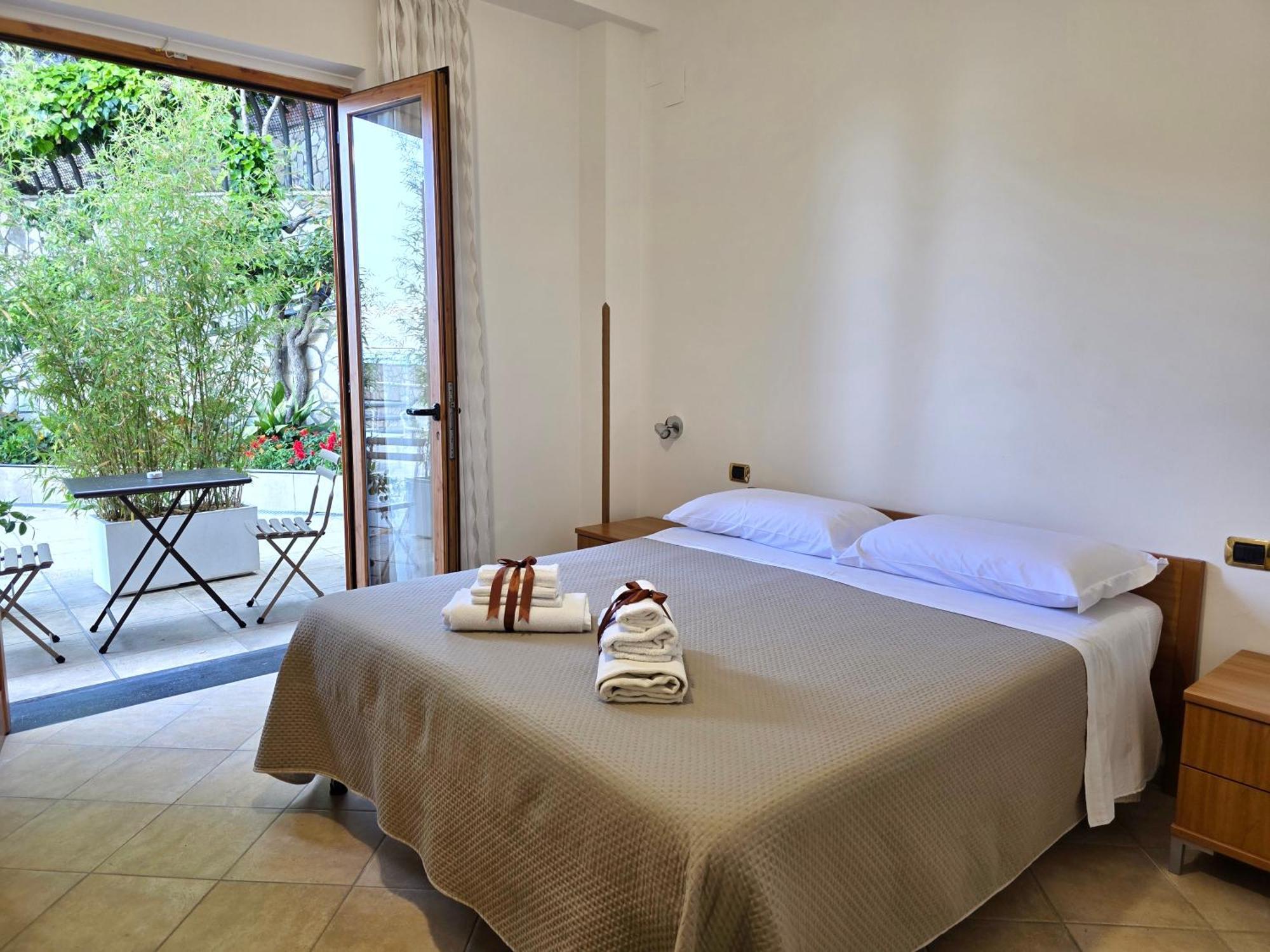 ヴィーコ・エクエンセ Oasi Relais Bed & Breakfast エクステリア 写真